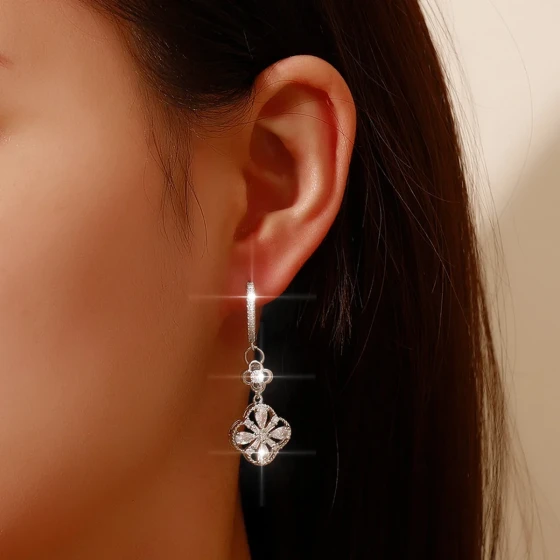 Fresh four-petal flower earrings with a high-end feel, micro-inlaid zircon four-leaf clover ear clasps, Xiyin