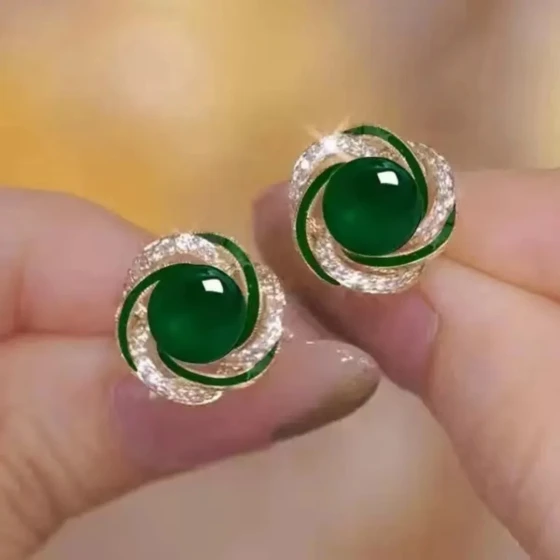 French-style fashion earrings for women, unique design, versatile, high-end, compact and exquisite, new trendy model