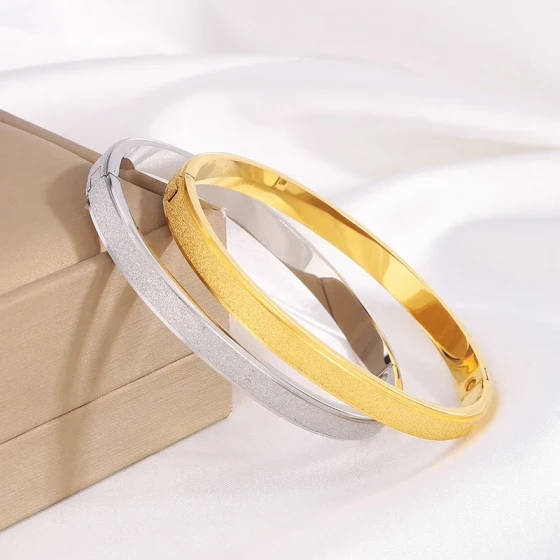 Titanium steel bracelet with starry texture, matte finish, high-end fashion for women, versatile and non-fading jewelry