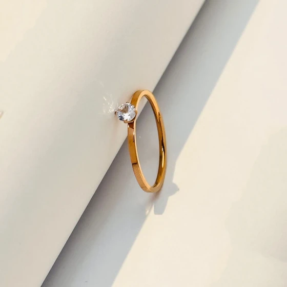 Versatile and simple single diamond zirconia decorative ring for women, fashionable and non-fading Trendy titanium steel rose gold ring