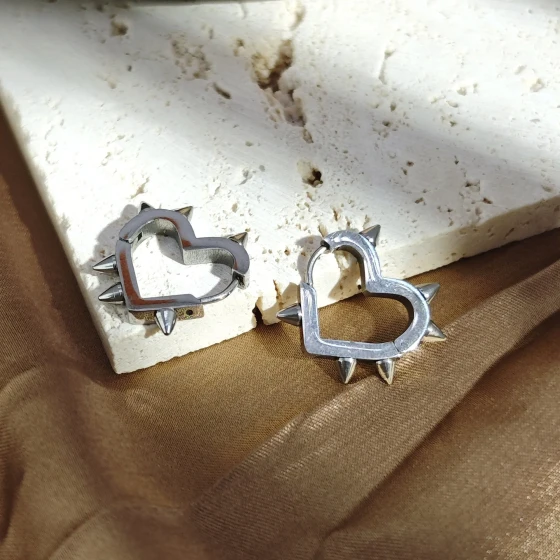 Heart-shaped earrings Stainless steel pointed cone geometric heart-shaped ear cuffs, popular style