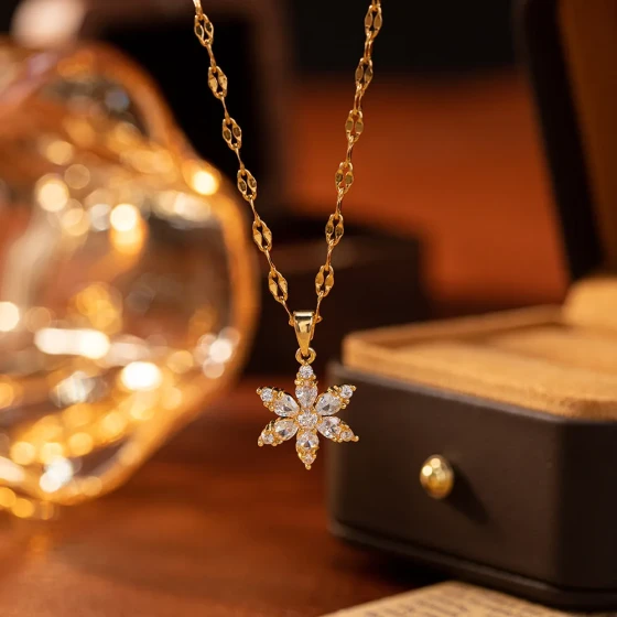 Europe and America ins Fashionable floral pendant necklace with diamonds for women gold High-end versatile zircon collarbone chain