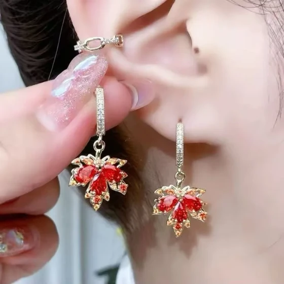 New popular red maple leaf earrings and necklace with a niche design, light luxury and elegant style for women