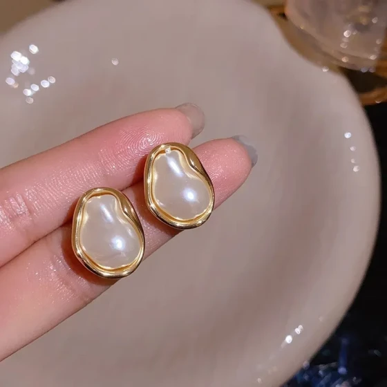 Korean-style unique irregular geometric stud earrings, niche versatile design, popular internet celebrity earrings, simple ear accessories