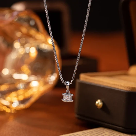 Korean and Japanese style princess sugar cube necklace for women, summer niche design electroplated collarbone chain jewelry in stock