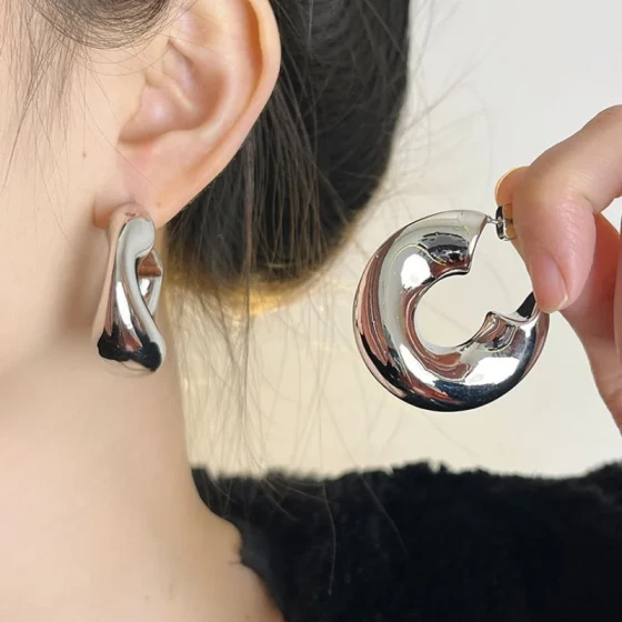 Europe and America ins Geometric Irregularity C Round hoop earrings for women, fashionable, unique design, simple and versatile for everyday wear