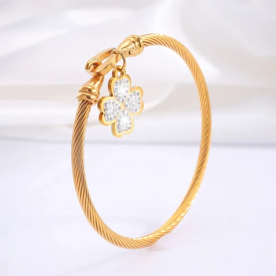 Titanium steel bracelet Fashionable and Luxurious Four-Leaf Clover Horseshoe Bracelet with Diamonds for Women with a High-End Feel Non-fading exquisite bracelet