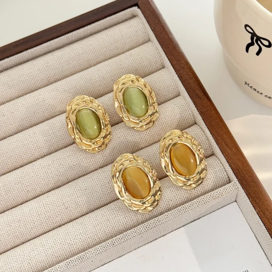 Vintage Style gold Natural Stone Cat's Eye High Fashion Versatile Earrings Studs for Women Retro Light Luxury