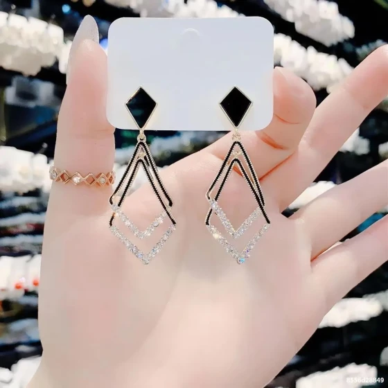 Silver needle diamond-shaped earrings for women, light luxury earrings with full diamond geometric squares, high-end, simple and elegant, trendy and niche