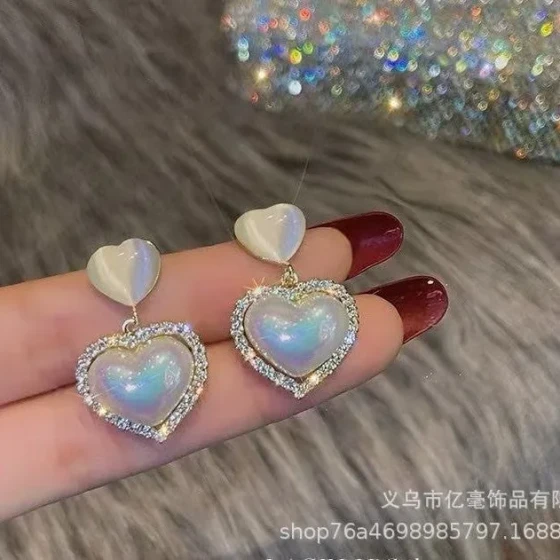 French-style mermaid princess heart-shaped pearl earrings, niche light luxury, sweet and ladylike, versatile and exquisite heart-shaped studs