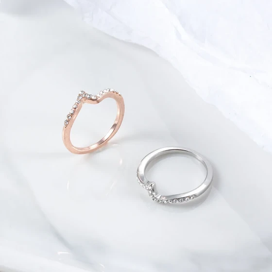 New Product Creative wave zircon ring for women Diamond-embellished elegant and sophisticated index finger ring