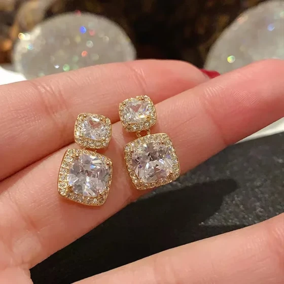 Korean exquisite and fashionable sparkling diamond square earrings, gentle and elegant, luxurious and high-end zircon earrings, heavy-duty earrings