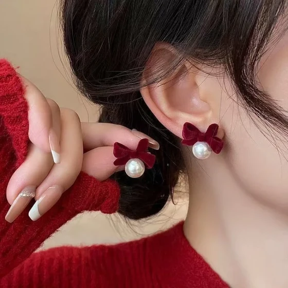 Autumn and winter pearl black velvet bow earrings, new trendy women's earrings with a unique design and high-end feel