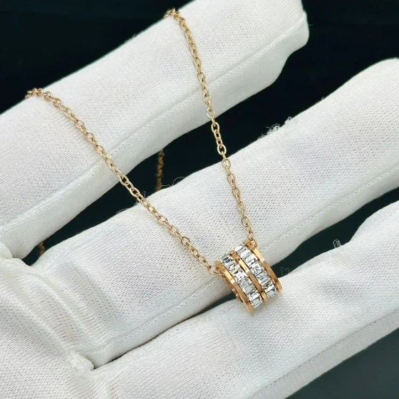 Elegant collarbone chain that doesn't fade, new titanium steel necklace, light luxury, recommended for women, unique design accessory pendant