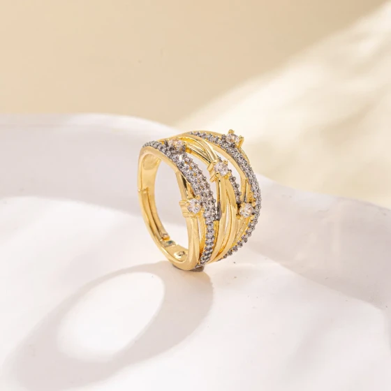 New style micro-inlaid zirconia ring with sparkling diamonds Creative women's cross-color ring with a high-end feel