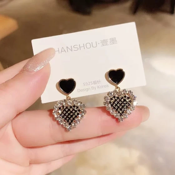 Korean and Japanese style versatile heart-shaped earrings, artistic and sweet, with unique sparkling diamonds, Hong Kong style trendy oil drop earrings