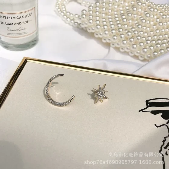 Korean-style ultra-sparkling diamond-studded eight-pointed star earrings, fashionable and elegant, sophisticated socialite style, light luxury, gentle and versatile earrings