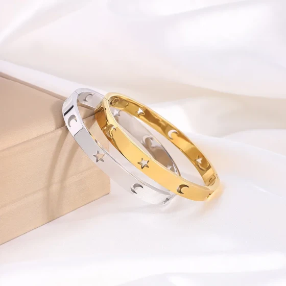 Titanium steel bracelet with hollowed-out design and electroplated stars, a high-end feel for girls 18k Real gold-plated bracelet jewelry that does not fade