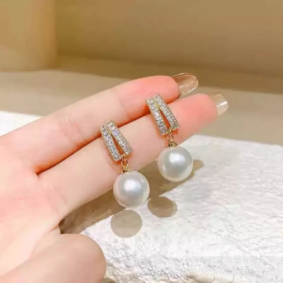 Luxurious and sophisticated pearl earrings for women, new popular style, elegant earrings with unique design, niche jewelry