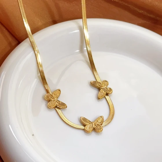 European and American retro heart-shaped butterfly flat bracelet, gold women's personalized design jewelry, titanium steel set with a high-end feel