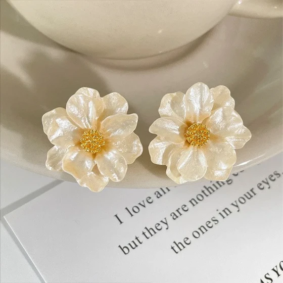 Fashionable and elegant camellia earrings, light luxury for women, niche style2025New popular earrings with a high-end feel