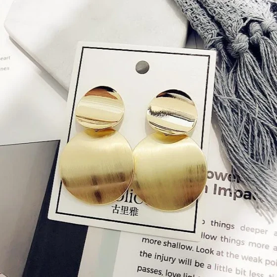 Vintage Metal Disc Hollow Stud Earrings Geometric Round Earrings European and American Versatile Fashionable Long Drop Earrings for Women Simple Trendy