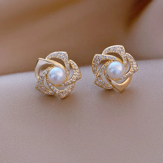 Exquisite diamond-studded flower earrings for women, light luxury niche high-end design pearl studs, trendy earrings