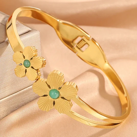 New personalized floral stainless steel bracelet for women, European and American fashion, light luxury, popular online titanium steel bracelet