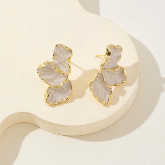 Korean-style forest-themed design maple leaf and flower earrings, fashionable and light luxury colorful petal oil-drip stud earrings for women