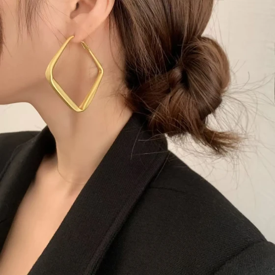 Matte gold Square Earrings for Women2025New European and American Exaggerated Earrings with a High-End Feel, Simple and Versatile, Elegant Large Hoop Earrings