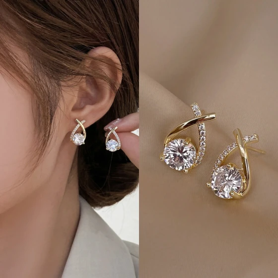 Classic and fashionable geometric earrings with sparkling diamonds, unique design, exquisite diamond-studded cross earrings, elegant and sophisticated