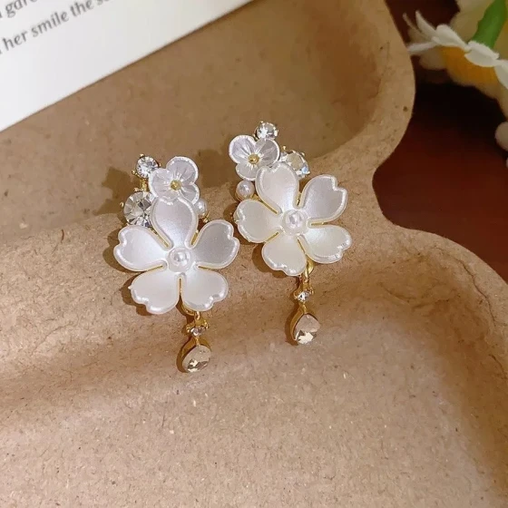 New popular high-end light luxury super fairy tassel flower earrings with unique design for women
