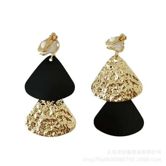 French-style ear clips for women without pierced ears, vintage Hong Kong style, high-end niche, light luxury, stylish and unique fan-shaped trendy earrings