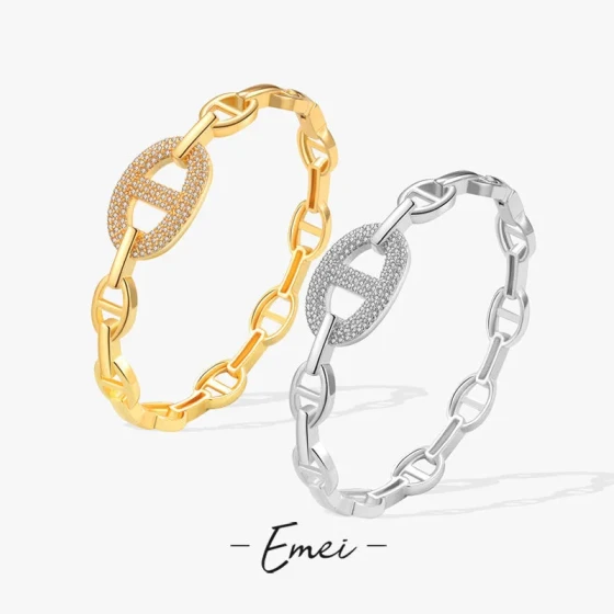 Luxurious Full-Diamond Pig Nose Bracelet, French Style with Letters, High-End Diamond-Encrusted Bangle with Exquisite Folding Clasp