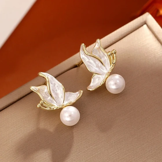 @Special offer: French-style butterfly pearl earrings, niche design, light luxury, high-end feel, versatile earrings