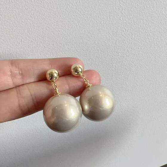 Korean-style light luxury pearl earrings for women, popular online, with a high-end feel, simple and versatile studs ins Trendy earrings