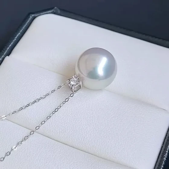 Titanium steel necklace that does not fade, pearl necklace with Australian white Akoya pearl pendant, high-end clavicle chain jewelry