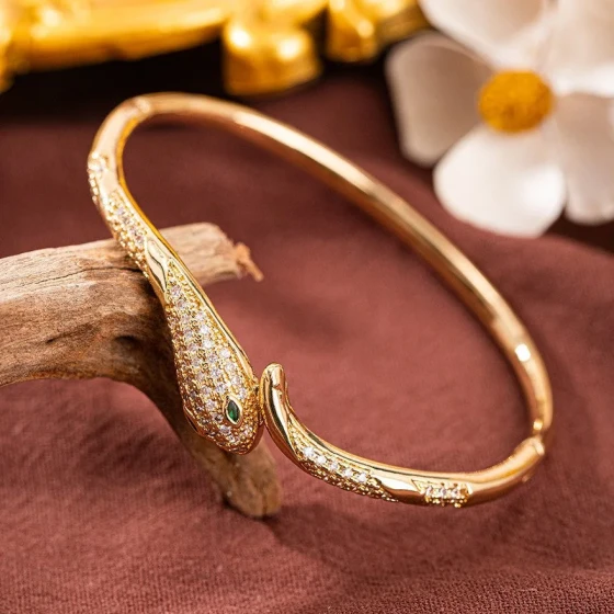 New Fashionable Light Luxury Snake-Shaped Open Zircon Bracelet for Women, Niche High-End Style gold Bracelet