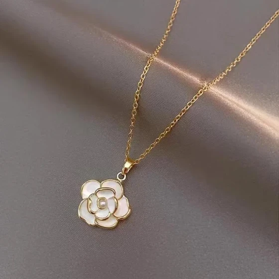 S925Pure silver camellia resin necklace for women, light luxury versatile fashion pendant, high-end accessory for girlfriend