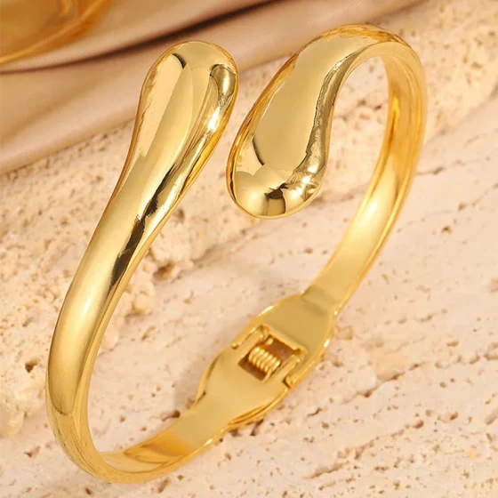 European and American fashion trend titanium steel bracelet with water drop design, exaggerated metallic texture, smooth surface, hugging bracelet accessory