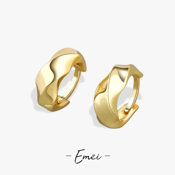 Korean minimalist retro-style fashion design, unique twisted smooth earrings, small and exquisite ear accessories with a high-end feel