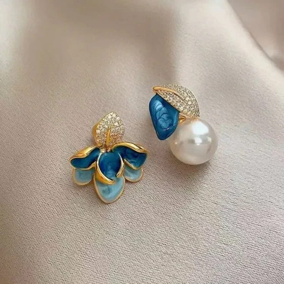 Enamel drop glaze asymmetric earrings with a high-end feel, diamond-studded leaf pearl studs, popular Chinese court style for women