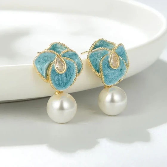 Unique and Exquisite Mother-of-Pearl Flower Earrings for Women, Fashionable and Luxurious, Natural Pearl Ear Accessories