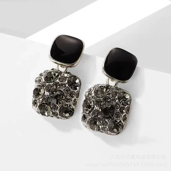 925Silver needle square earrings2019New trendy internet celebrity stylish earrings, elegant Korean personality versatile earrings for women
