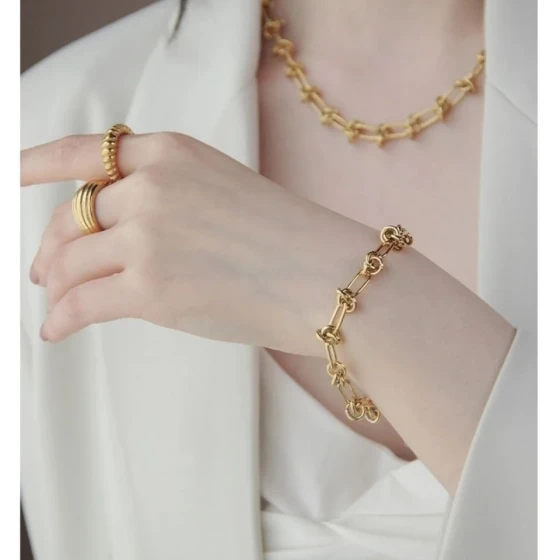 Minimalist European and American style titanium steel plated18K Color-retaining women's metal bracelet, fashionable and trendy ins Knotted fashion hand accessories