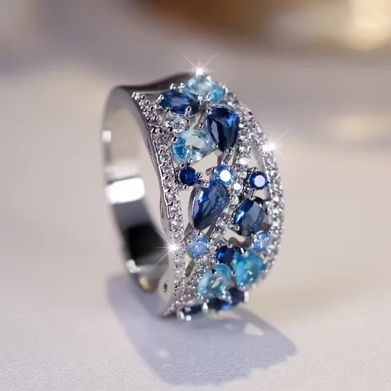 European and American style round hollow high-quality ring with unique personality, light luxury, fashionable and versatile, fully encrusted with diamonds