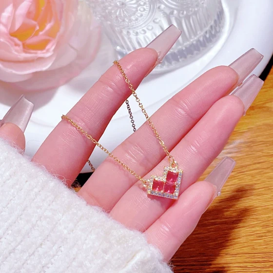 French-style light luxury high-end super shiny heart micro-inlaid necklace for girls, fashionable, versatile, sweet and romantic heart-shaped collarbone chain