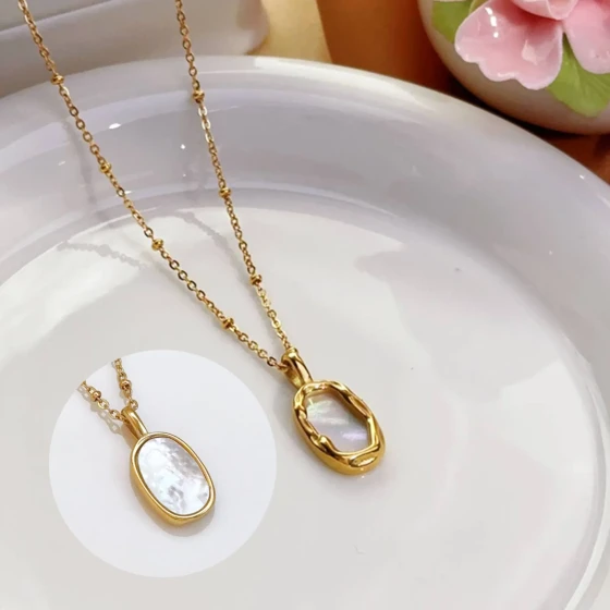 Simple and versatile shell pendant titanium steel necklace for women, niche design with a sense of sophistication, light luxury collarbone chain neck accessory