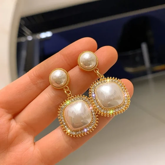 French-style light luxury pearl earrings, simple and versatile, diamond-studded stud earrings for women ins Elegant and Unique Geometric Earrings with a Distinctive Design