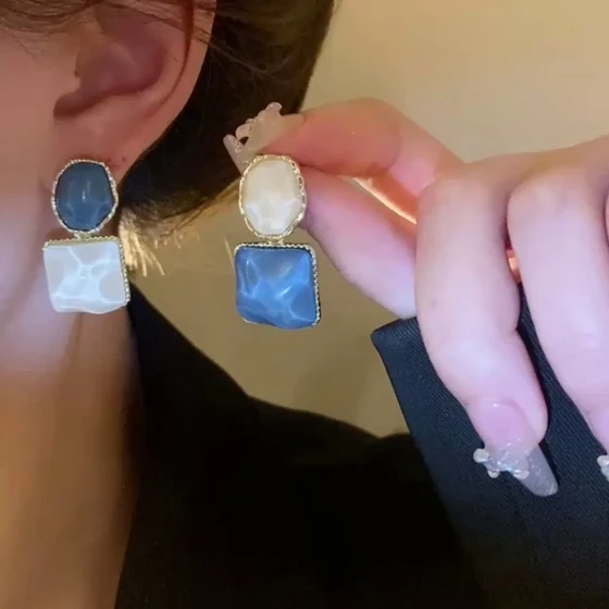 Asymmetry Korean color-blocking water ripple geometric square earrings with a unique, light-luxury niche design